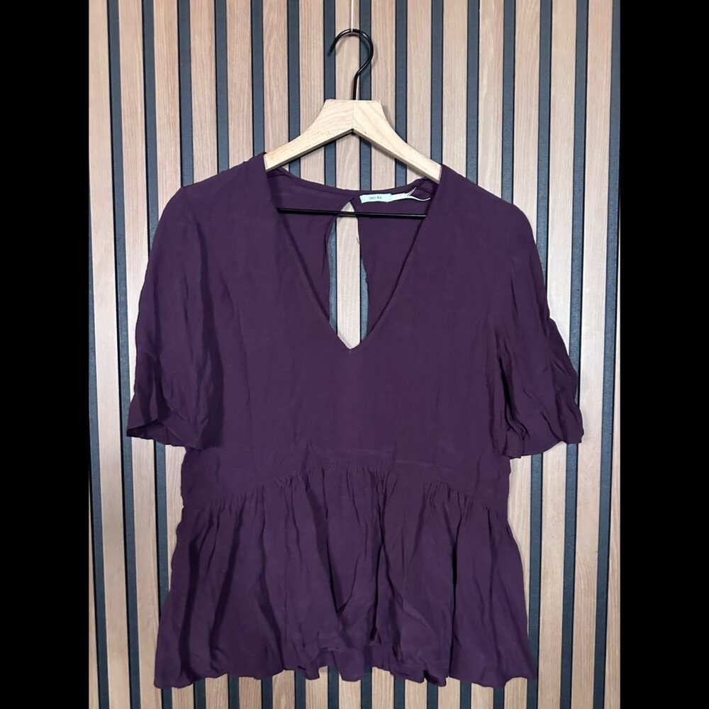 Kimchi Blue Top XS Womens Purple Back Keyhole Half Sleeve Blouse V Neck Flutter